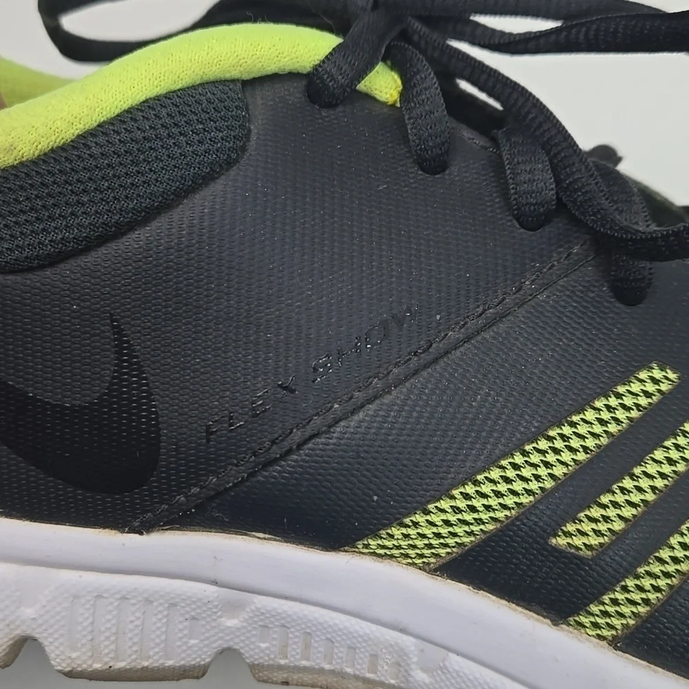 Nike Boys Flex Show TR5 Black and Neon